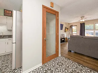 fd58efb5fce3debb7f21d4aeb3020392-cc_ft_384