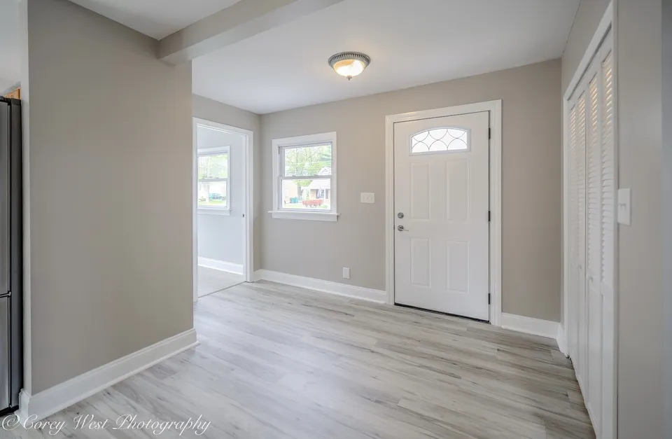 230 Sabin Entryway